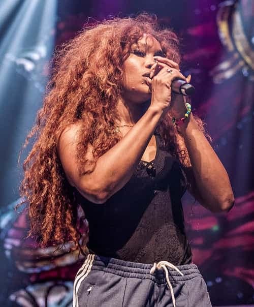 SZA β photo 1